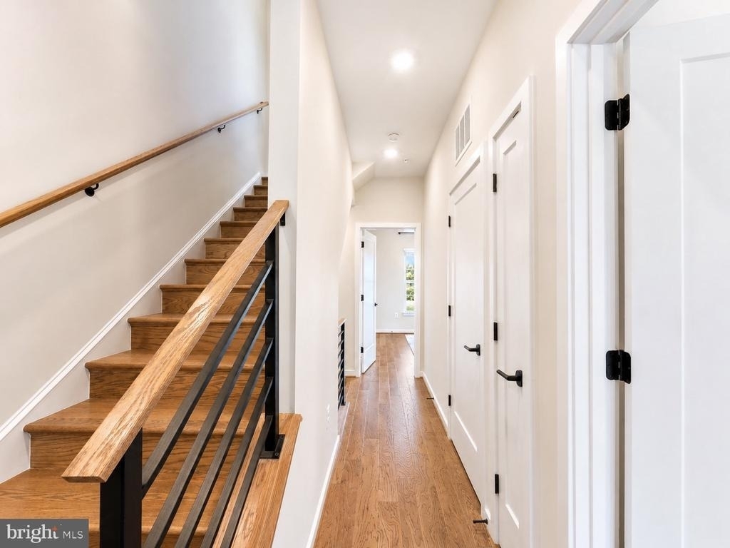 1011 Sycamore Drive Se - Photo 15