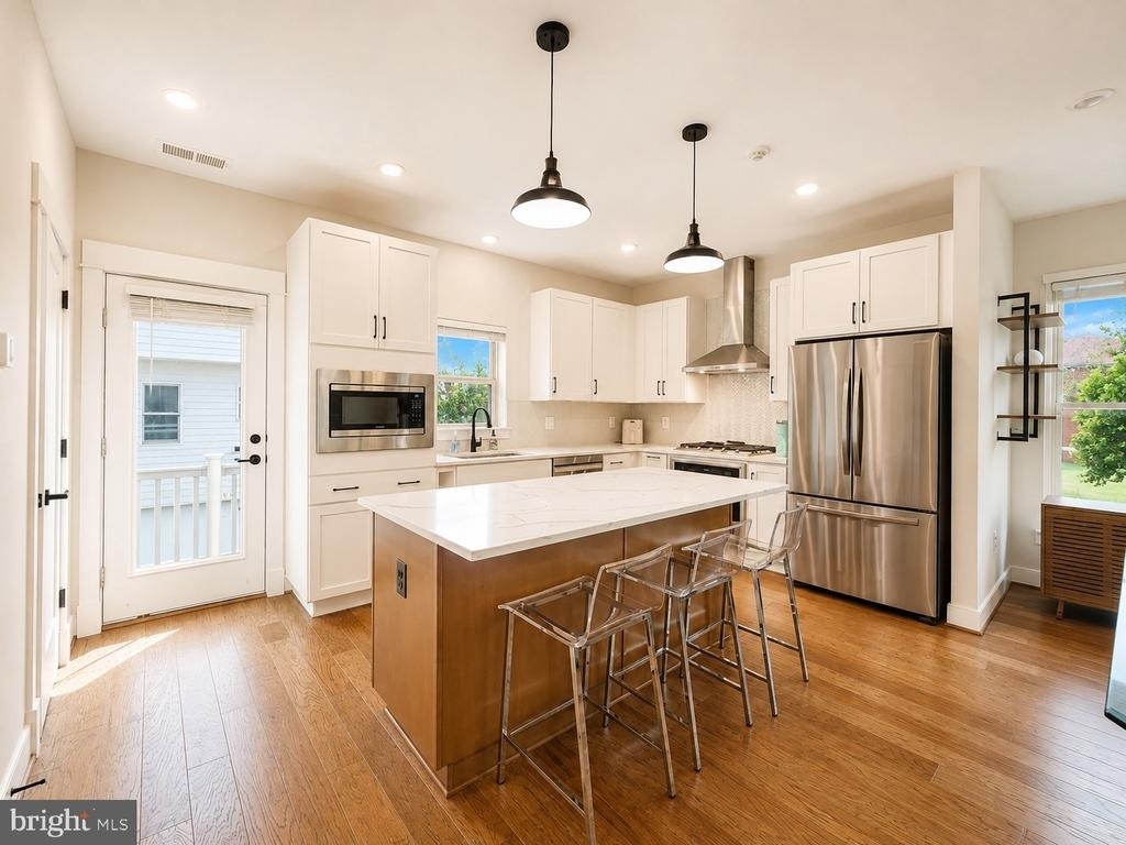 1011 Sycamore Drive Se - Photo 8