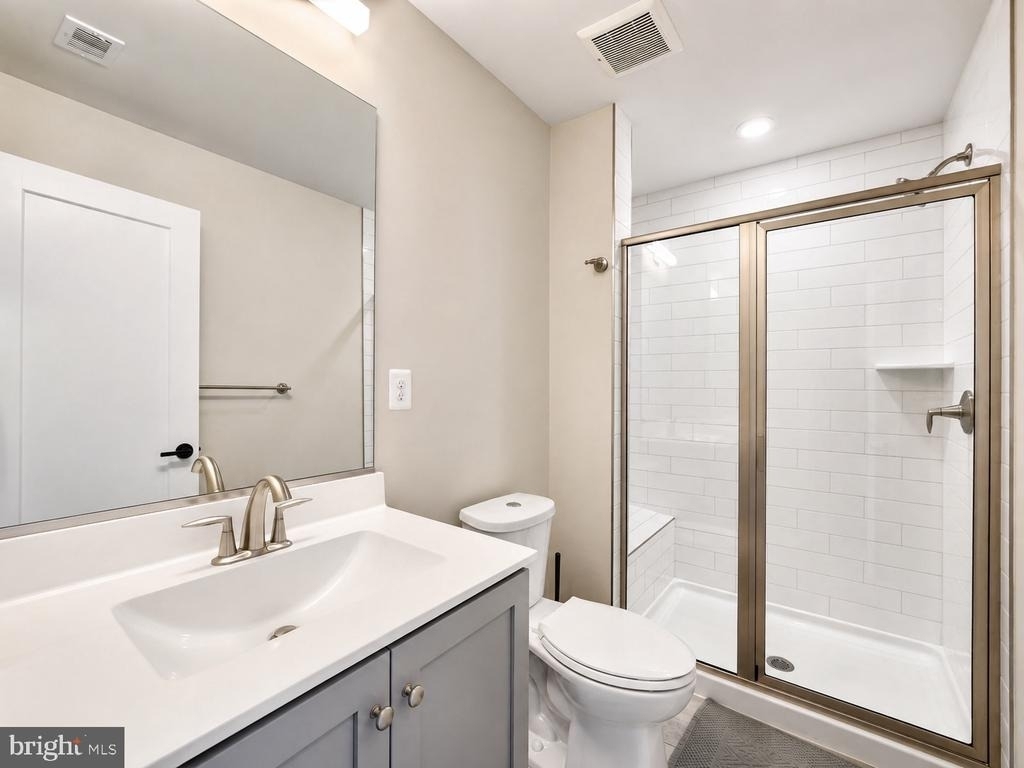 1011 Sycamore Drive Se - Photo 31