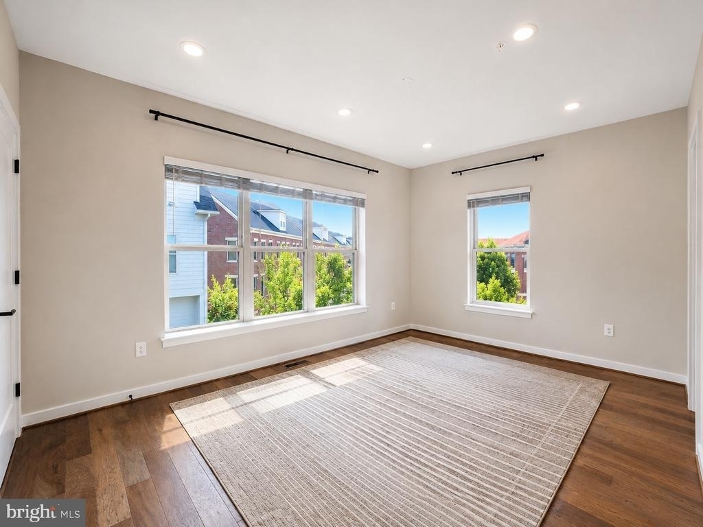1011 Sycamore Drive Se - Photo 16