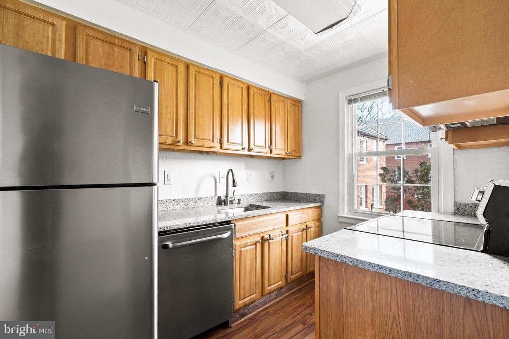 2124 Suitland Terrace Se - Photo 3