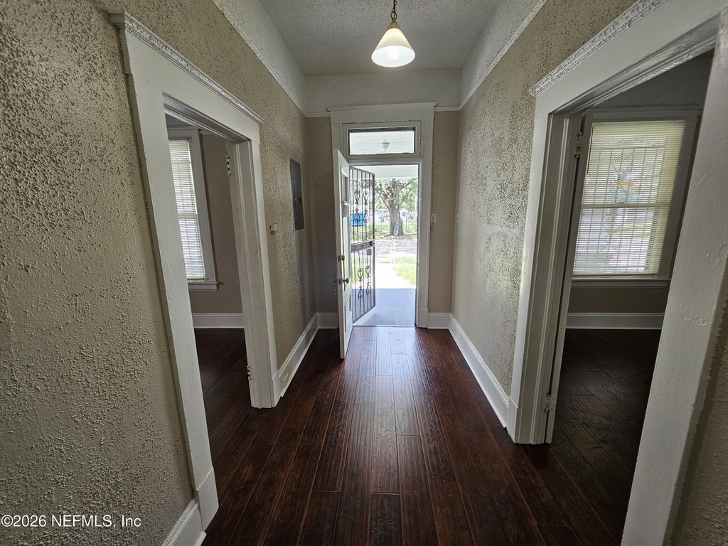 836 W 21st Street - Photo 2