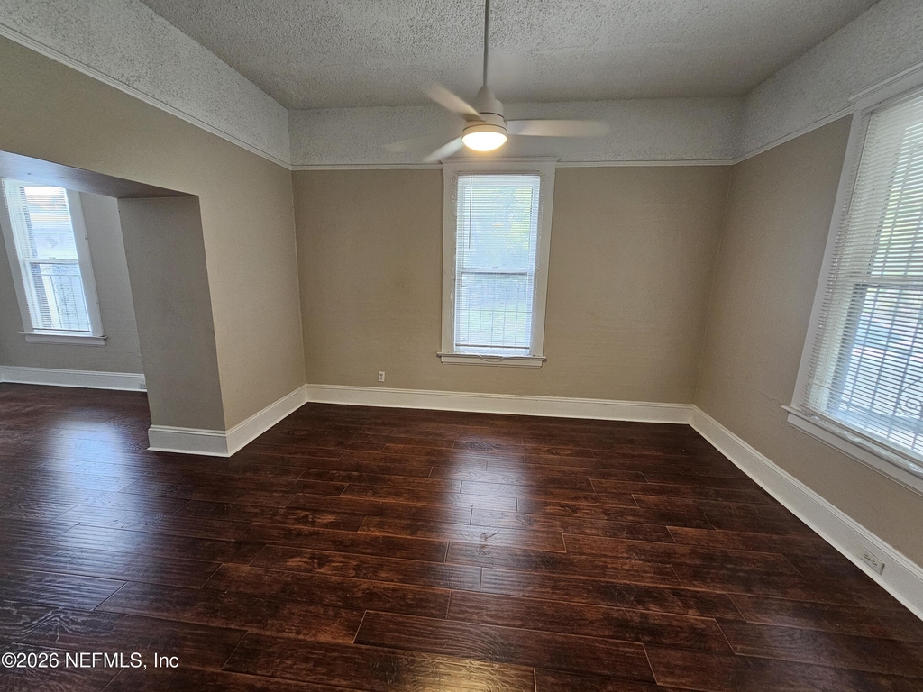 836 W 21st Street - Photo 13