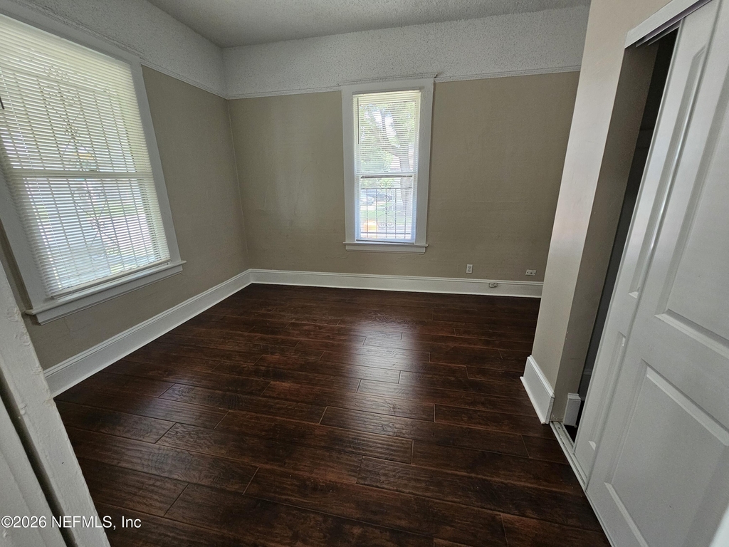 836 W 21st Street - Photo 3