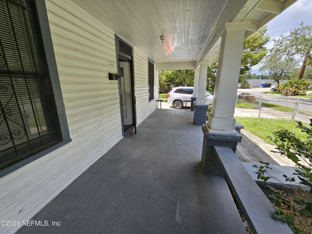 836 W 21st Street - Photo 1