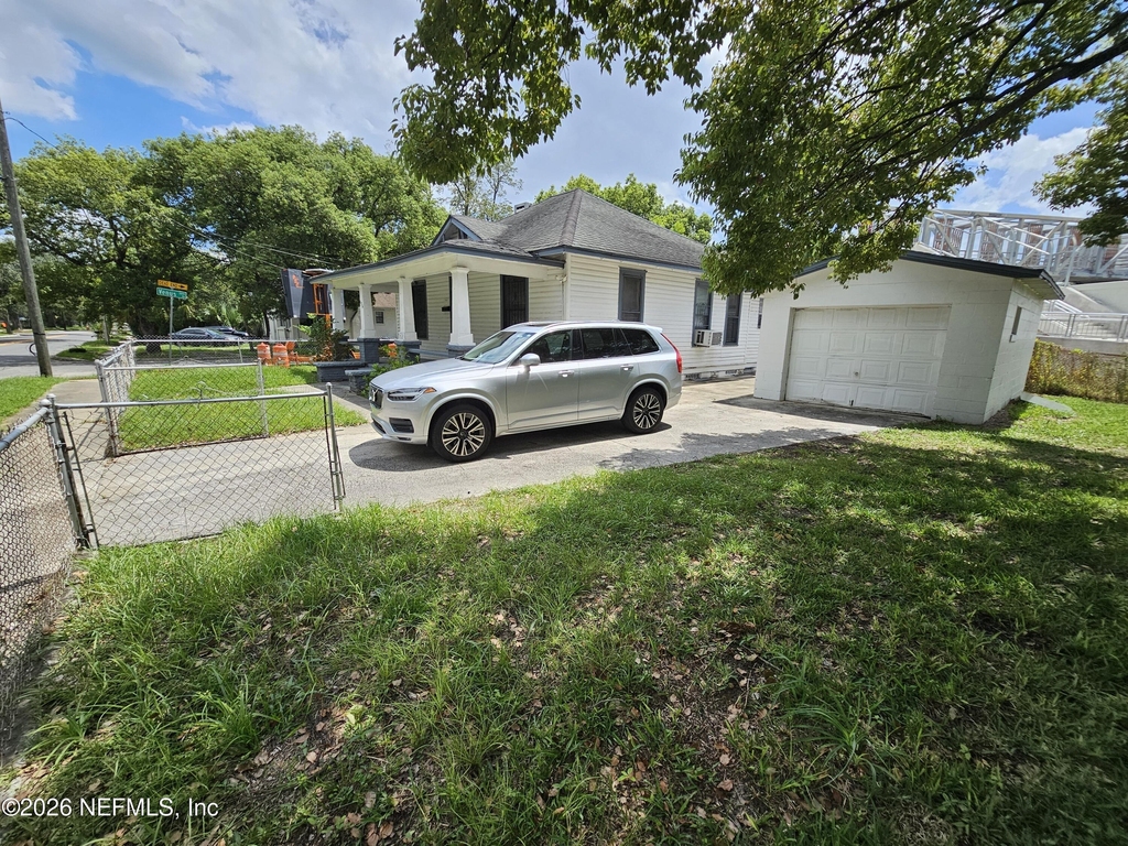 836 W 21st Street - Photo 0