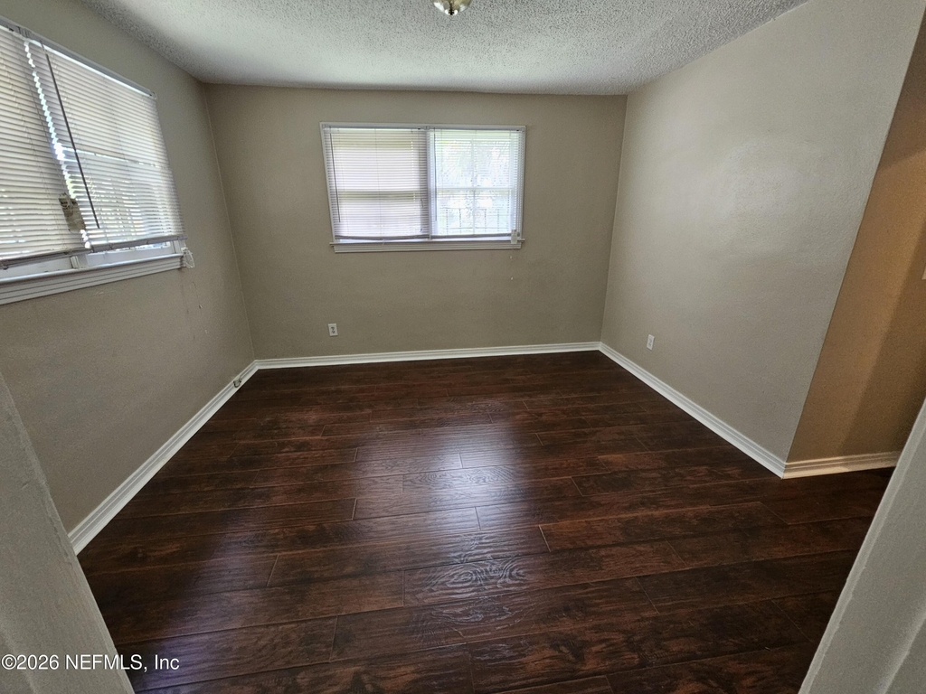 836 W 21st Street - Photo 6