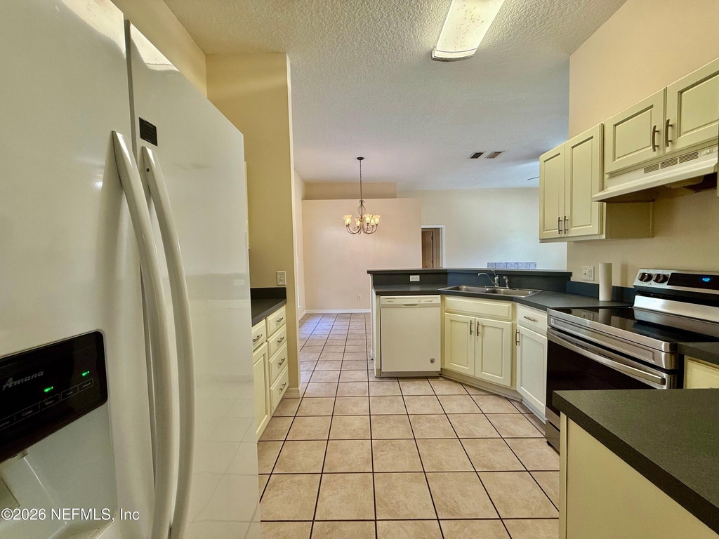 2418 Hydrangea Street - Photo 9