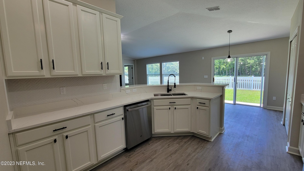 2735 Woodsdale Drive - Photo 6