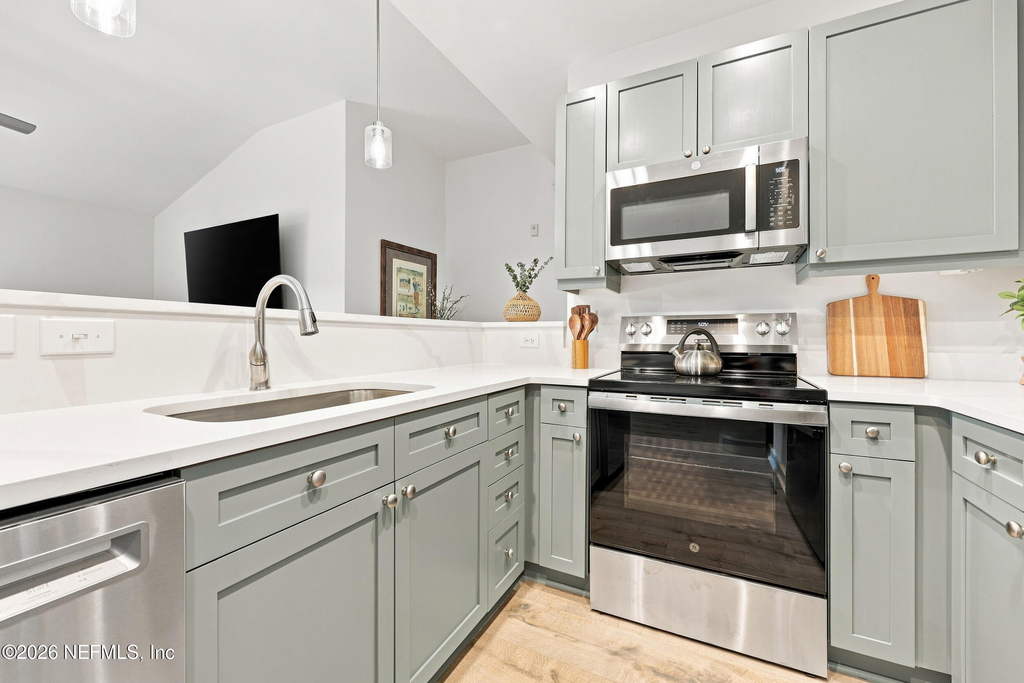 965 Registry Boulevard - Photo 2
