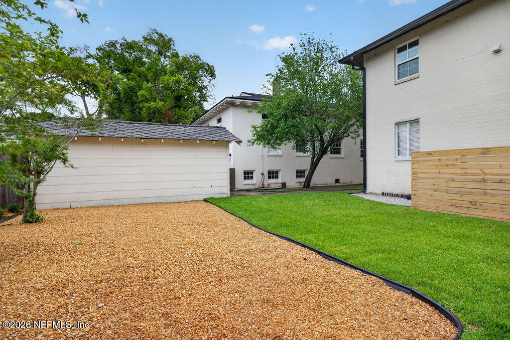 2247 Riverside Avenue - Photo 22