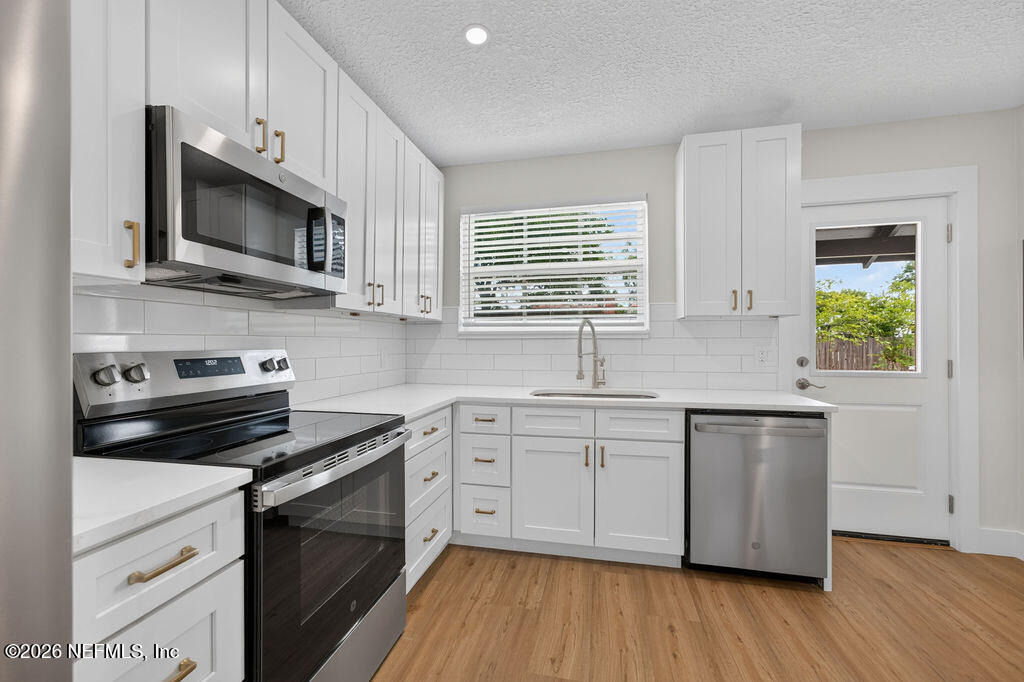 2247 Riverside Avenue - Photo 5