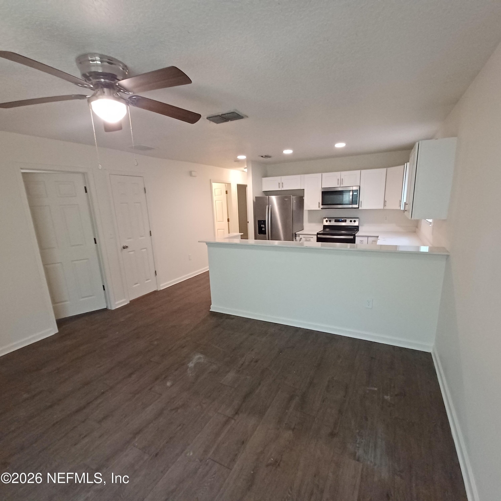 765 W 6th Street - Photo 4