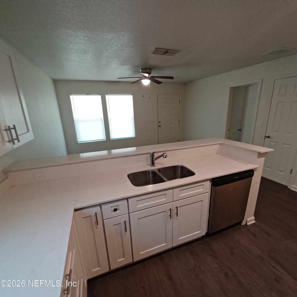 765 W 6th Street - Photo 6