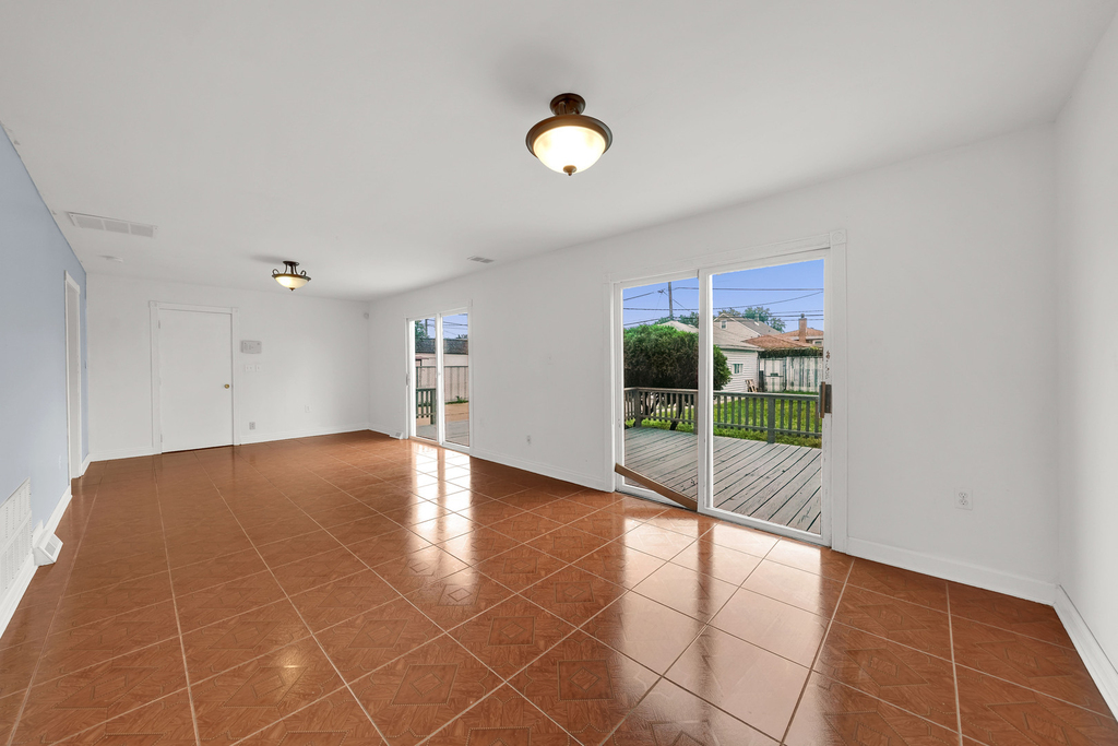 4933 S Lockwood Avenue - Photo 4