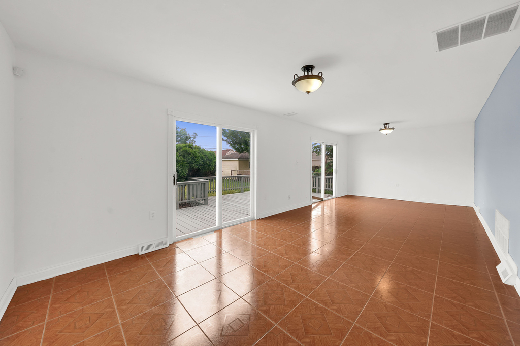 4933 S Lockwood Avenue - Photo 3