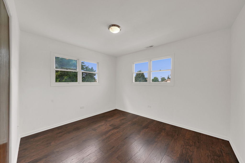 4933 S Lockwood Avenue - Photo 13
