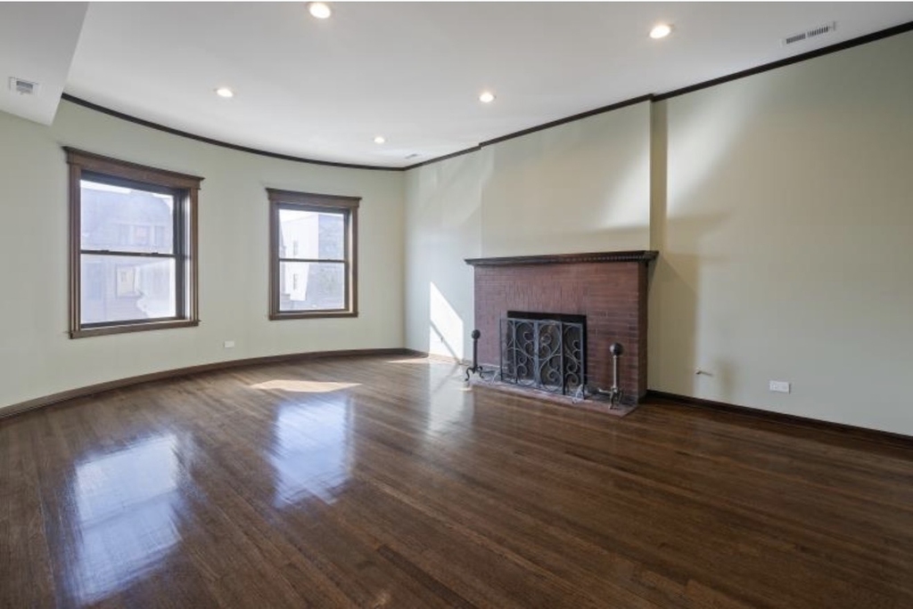 442 E 48th Street - Photo 2