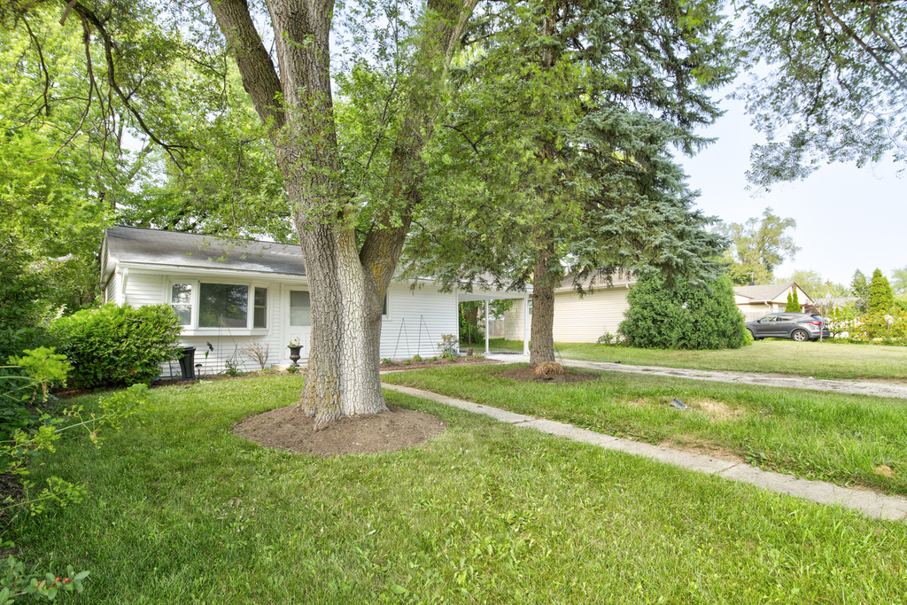 112 Green Lane - Photo 0