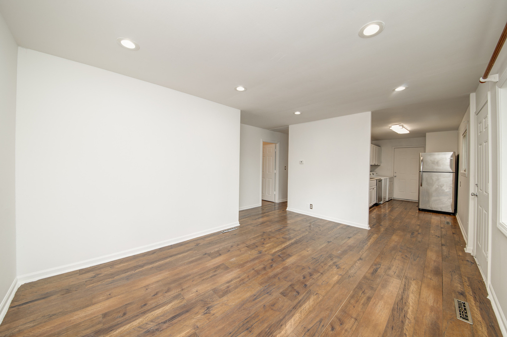112 Green Lane - Photo 4