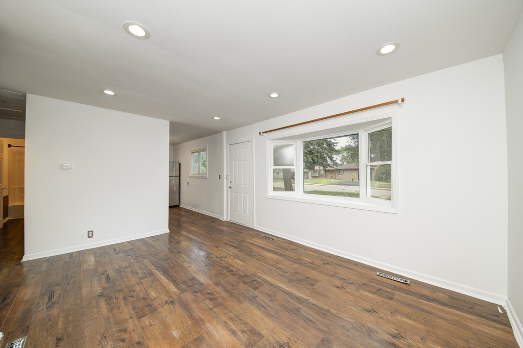 112 Green Lane - Photo 5