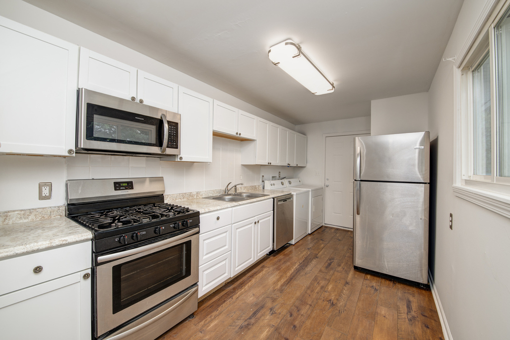 112 Green Lane - Photo 6