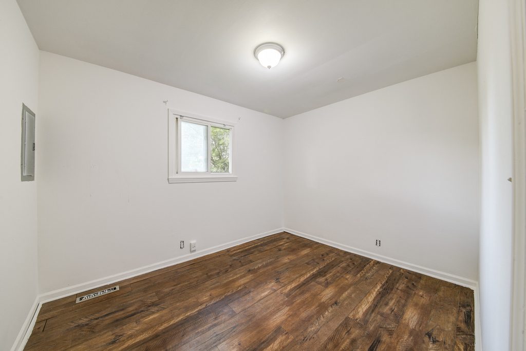 112 Green Lane - Photo 9