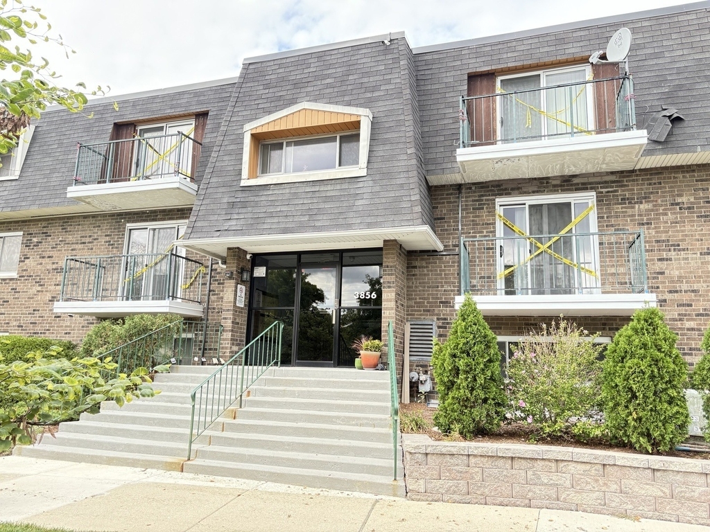 3856 S Parkway Drive - Photo 0