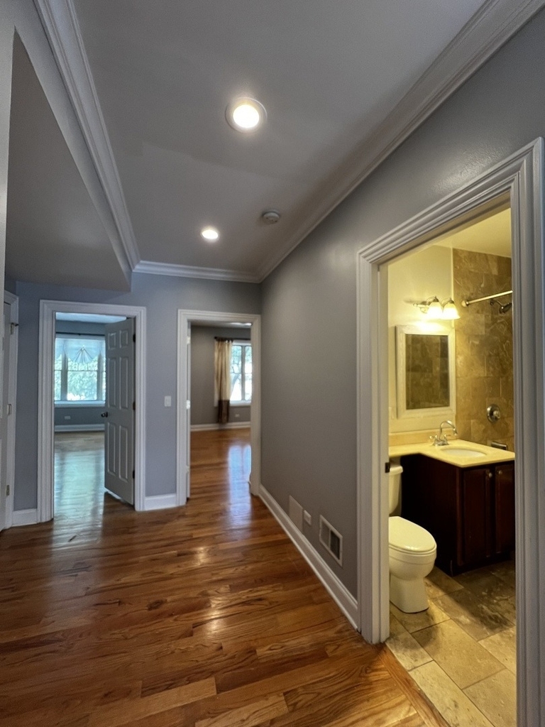 2707 W Glenlake Avenue - Photo 10