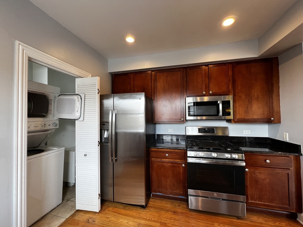 2707 W Glenlake Avenue - Photo 2