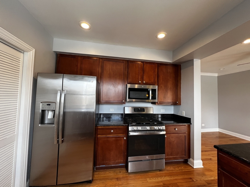 2707 W Glenlake Avenue - Photo 6