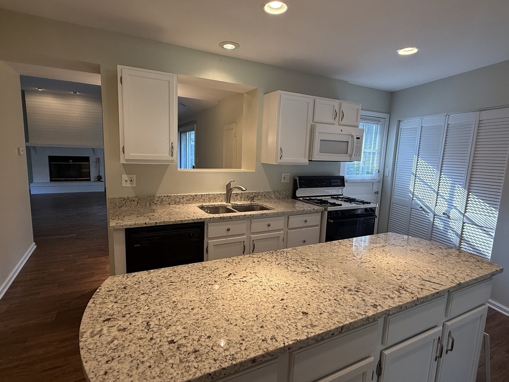525 7th Avenue - Photo 10