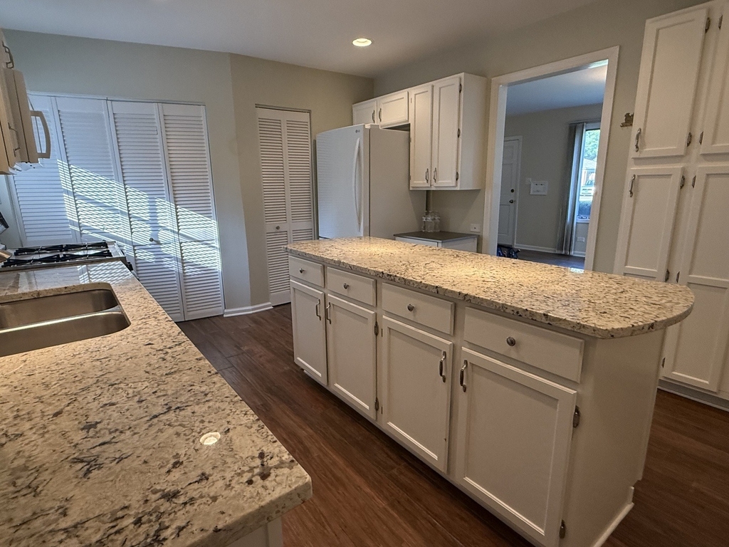 525 7th Avenue - Photo 9