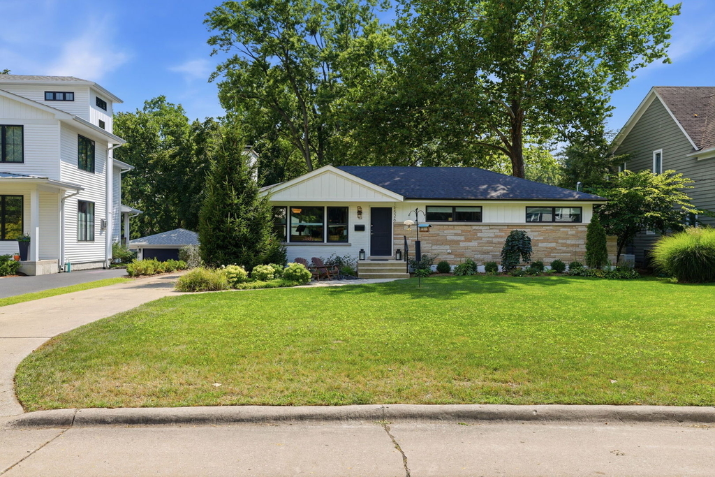 1526 E Forest Avenue - Photo 1