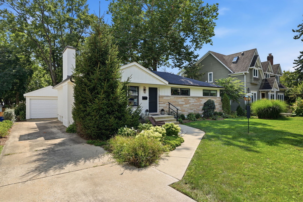 1526 E Forest Avenue - Photo 3