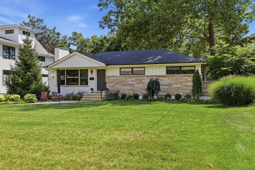 1526 E Forest Avenue - Photo 2