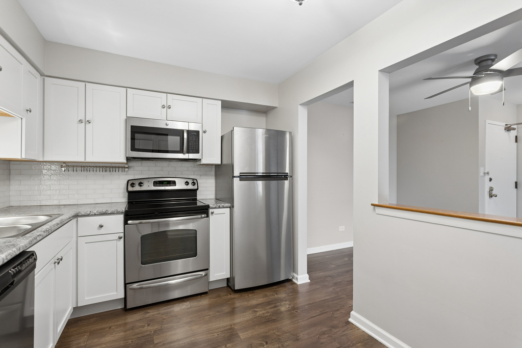 7510 Farmingdale Drive - Photo 10