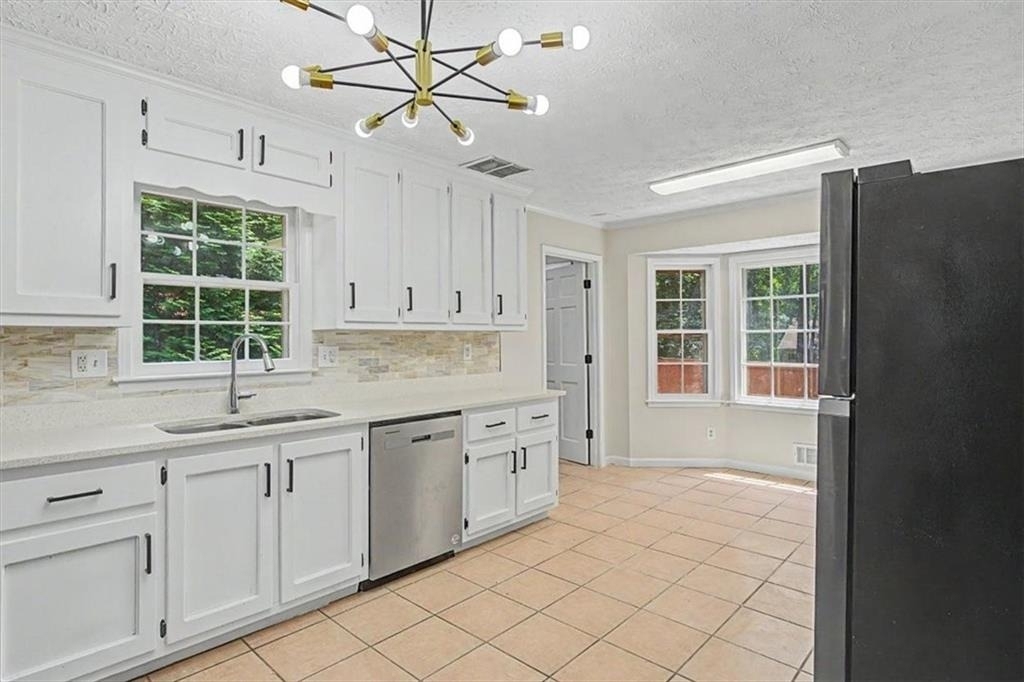 3947 Camrose Place - Photo 14