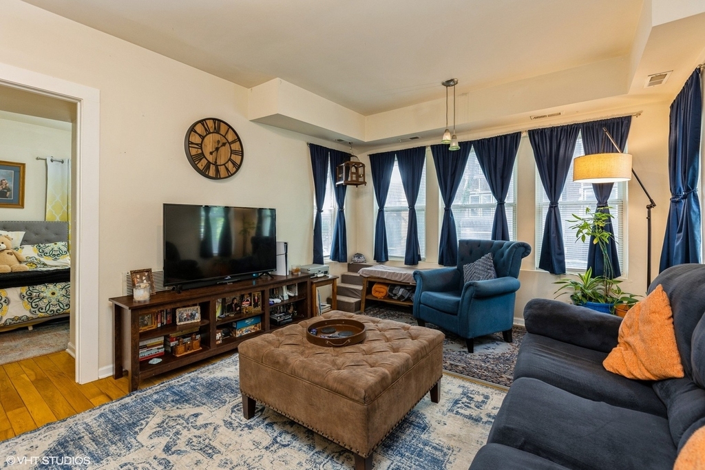 6423 N Greenview Avenue - Photo 3