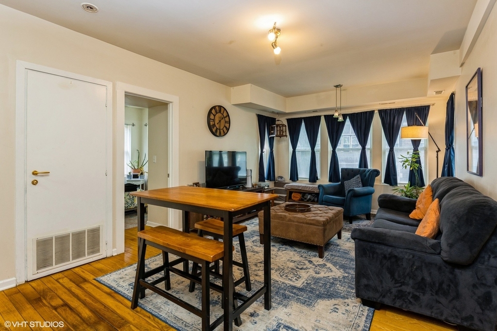 6423 N Greenview Avenue - Photo 2