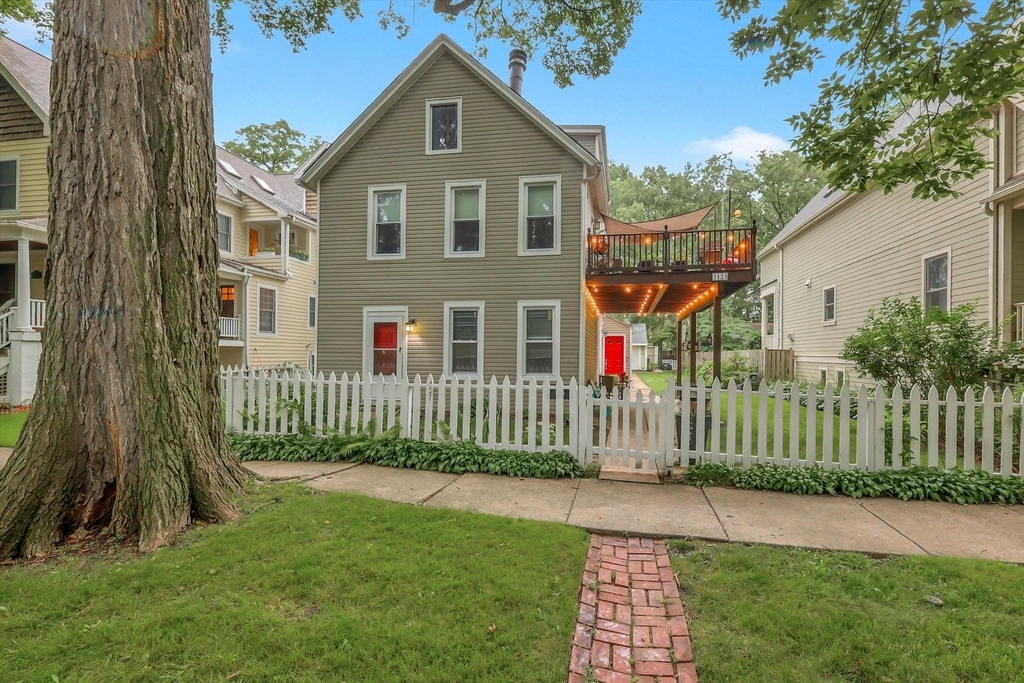 2123 Wesley Avenue - Photo 0