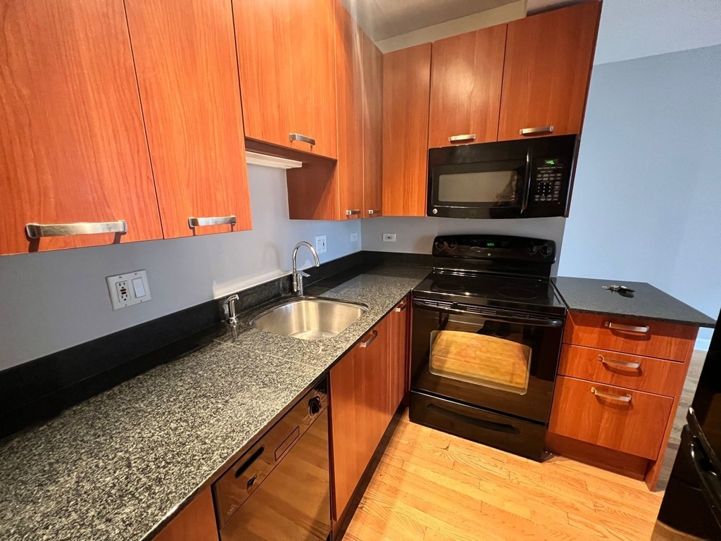732 W Bittersweet Place - Photo 1