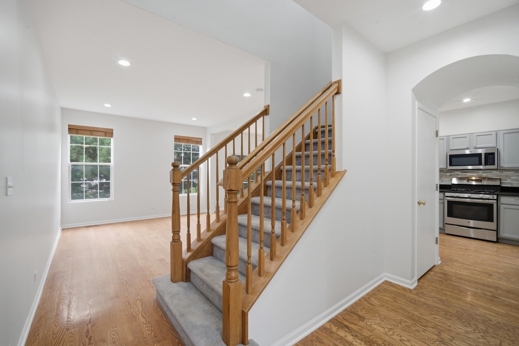 611 Lakeridge Court - Photo 2