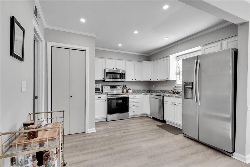 6520 Roswell Road - Photo 11
