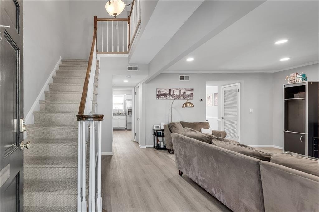 6520 Roswell Road - Photo 2