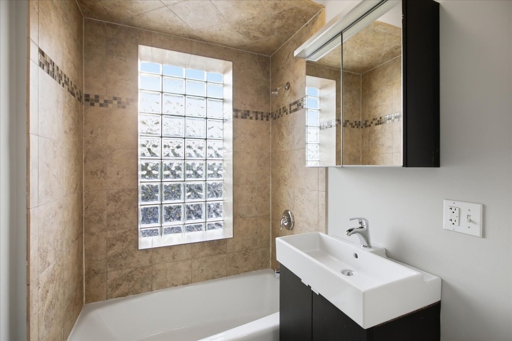 414 W Walnut Street - Photo 8