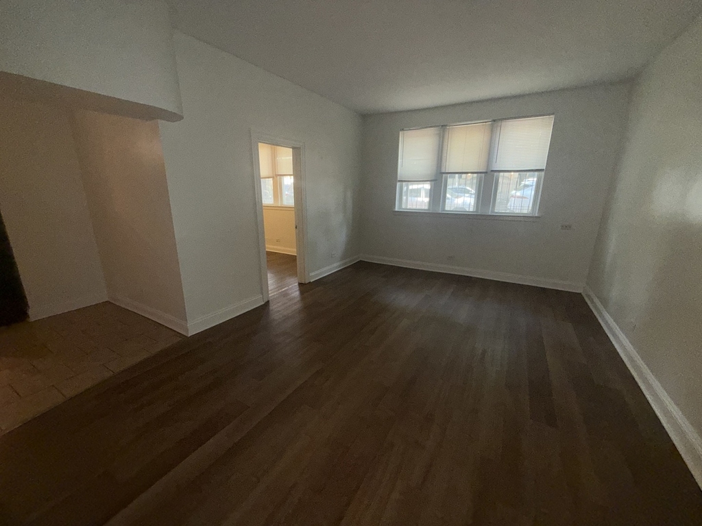 2000 W Jarvis Avenue - Photo 2