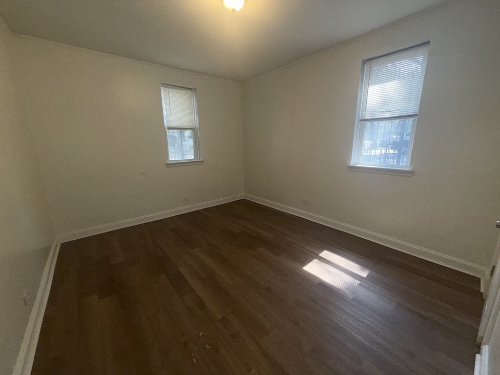 2000 W Jarvis Avenue - Photo 10