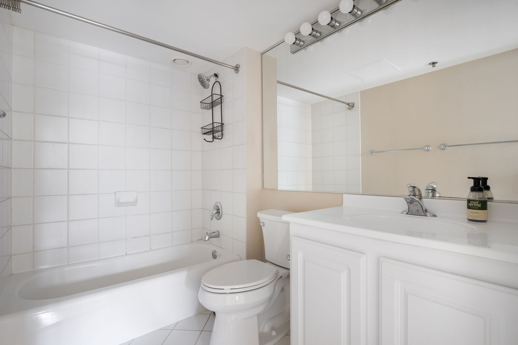 345 N Lasalle Boulevard - Photo 8