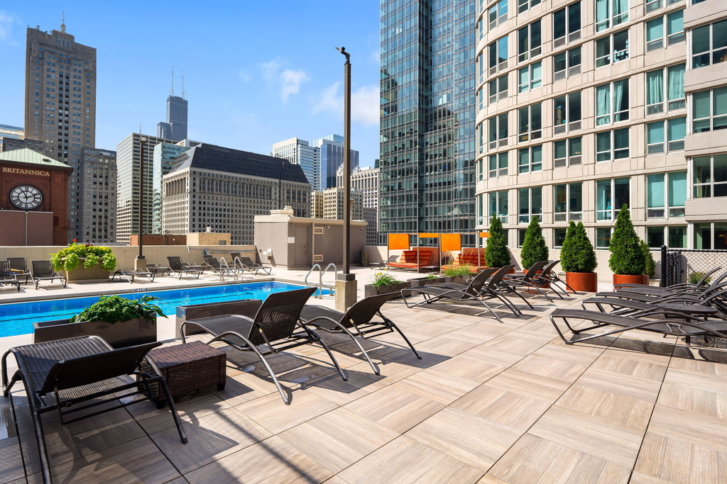 345 N Lasalle Boulevard - Photo 14